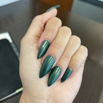 Captivate Nail Spa - Emerald Green Stiletto set - Nail Salons Near Me - Fullerton, California Captivate Nail Spa - Emerald Green Stiletto set - Nail Salons Near Me - Fullerton, California