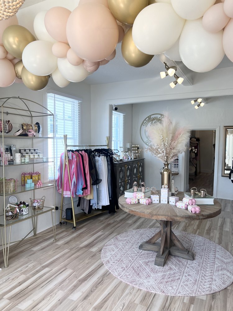 Willow Lane Boutique Logo