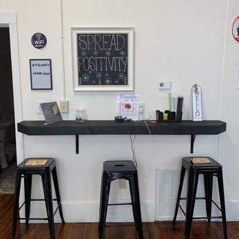 SkyHy Nutrition Lounge - Charging ports bar - Bubble Tea Near Me - Geneva, New York