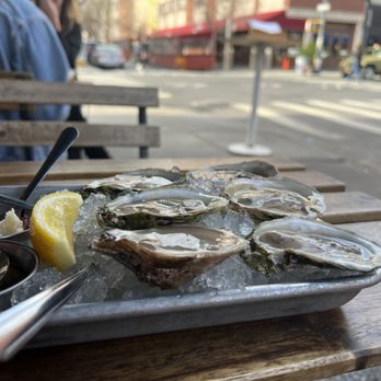 Greenpoint Fish & Lobster - Seafood Near Me - Brooklyn, New York