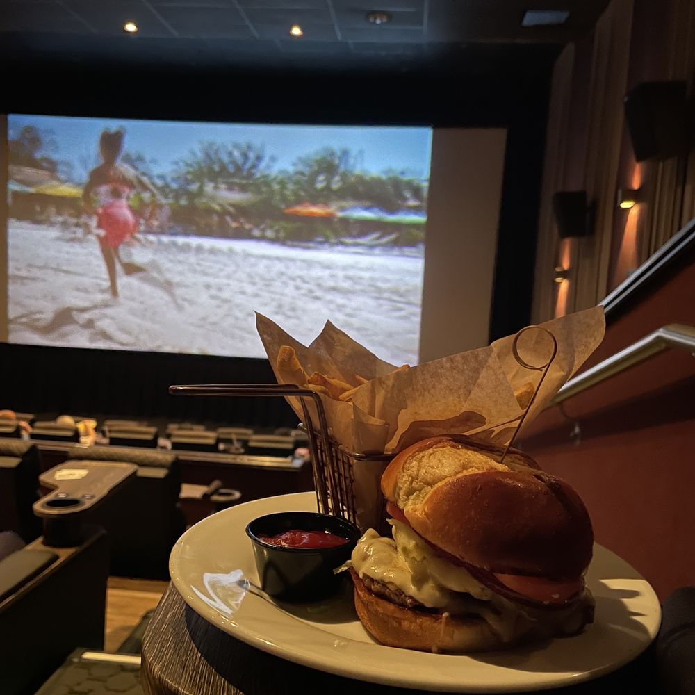 CMX Cinebistro Hyde Park - CMX Burger* - Cinema Near Me - Tampa, Florida CMX Cinebistro Hyde Park - CMX Burger* - Cinema Near Me - Tampa, Florida