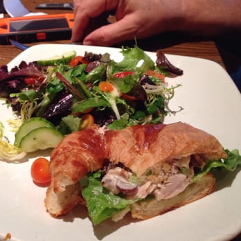 Mimi's Cafe - Mixed salad with chicken salad - American Near Me - Chesterfield, Missouri