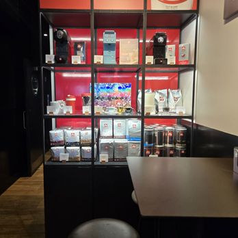 Illy Caffe - Coffee & Tea Near Me - London, XGL