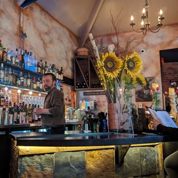 Il Covo Trattoria - Bar Area - Italian Near Me - Victoria, British Columbia Il Covo Trattoria - Bar Area - Italian Near Me - Victoria, British Columbia