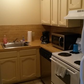 Mesquite Tree Apartments - Kitchen, furnished unit included microwave, dishwasher, oven & refrigerator. - Apartments Near Me - Austin, Texas Mesquite Tree Apartments - Kitchen, furnished unit included microwave, dishwasher, oven & refrigerator. - Apartments Near Me - Austin, Texas