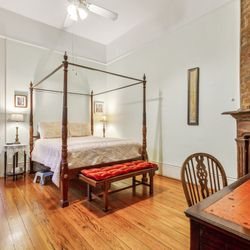 Garden District Bed & Breakfast - Balcony Suite queen bedroom