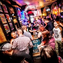 The Fighting Cocks - The bar in action