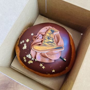 Krispy Kreme - HARRY POTTER SPECIALTY DOZEN SORTING HAT COMBO - Donuts Near Me - Lone Tree, Colorado