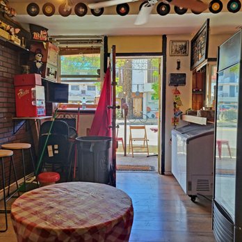 King's Pizza Cafe - Pizza Near Me - Honolulu, Hawaii
