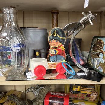 Ferdinand Antique Emporium - merchandise - Antiques Near Me - Ferdinand, Indiana Ferdinand Antique Emporium - merchandise - Antiques Near Me - Ferdinand, Indiana