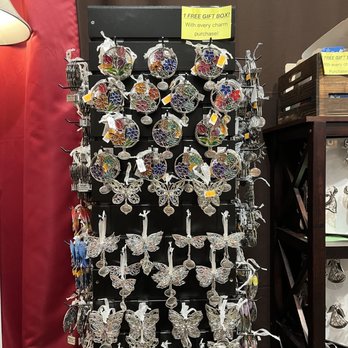 Watanabe Floral - Ornaments - Florists Near Me - Honolulu, Hawaii Watanabe Floral - Ornaments - Florists Near Me - Honolulu, Hawaii
