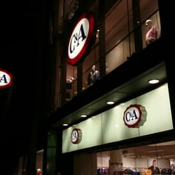 C&A - Eingang C&A Abends