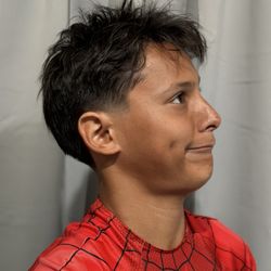 New cut from Vy. Spider-Man outfit for the movie premiere.