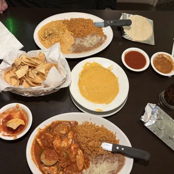 Javi's Modesto Mexican Restaurant - Chipotle Chiclen and Pollo en Crema - Mexican Near Me - Modesto, California