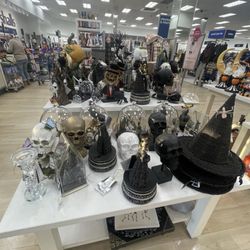 Marshalls Department Store - Halloween decor
