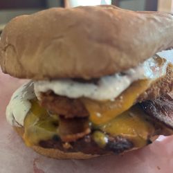 Hunters Bar & Grill - Jalapeño Popper Burger