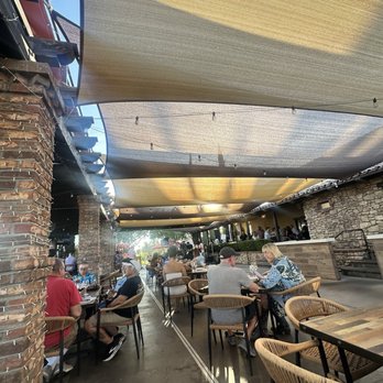 Miramonte Winery - Outdoor patio - Wineries Near Me - Temecula, California