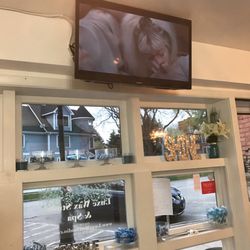 Luxe Wax Spa - Tunes playing in the front room.
