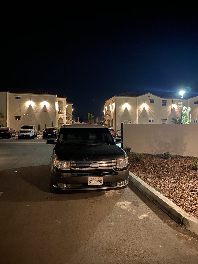 THE RIVIERA APARTMENTS Updated September 2024 2311 N Hillman St