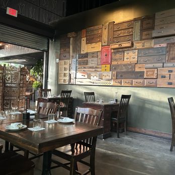 Bunbury - Dining Area - Argentine Near Me - Miami, Florida