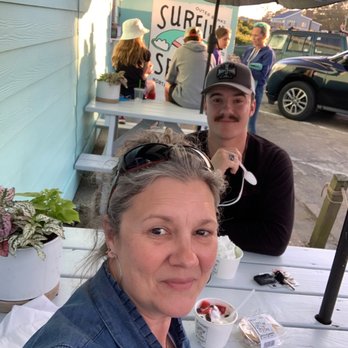 Surfin' Spoon - Seating out side... - Ice Cream & Frozen Yogurt Near Me - Nags Head, North Carolina