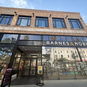 Barnes & Noble - Outside - Bookstores Near Me - Santa Monica, California