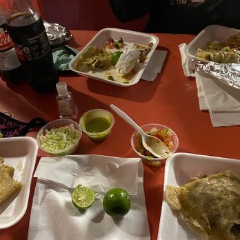 Tacos Apson - The salsas add all the flavor. I love extra limes, ask for them. - Mexican Near Me - Tucson, Arizona Tacos Apson - The salsas add all the flavor. I love extra limes, ask for them. - Mexican Near Me - Tucson, Arizona