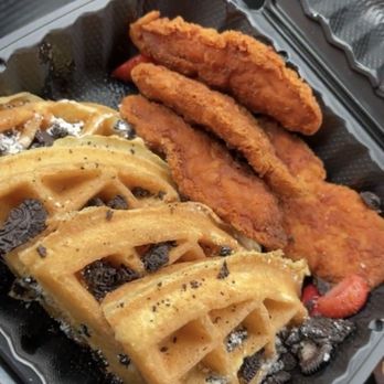 Kori's Eat - Chicken and Oreo Waffle - Caribbean Near Me - The Bronx, New York