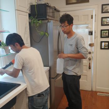 Countertops By Design - David watching to make sure it is perfect... - Countertop Installation Near Me - Barrie, Ontario Countertops By Design - David watching to make sure it is perfect... - Countertop Installation Near Me - Barrie, Ontario