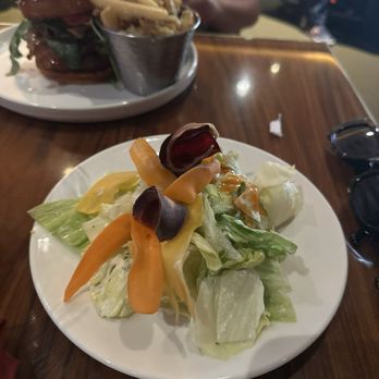 Gordon Ramsay Burger Las Vegas - Side salad - Burgers Near Me - Las Vegas, Nevada