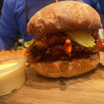 Stack 571 Burger and Whiskey Bar - Kirkland - No Joke Nashville Chicken - New American Near Me - Kirkland, Washington