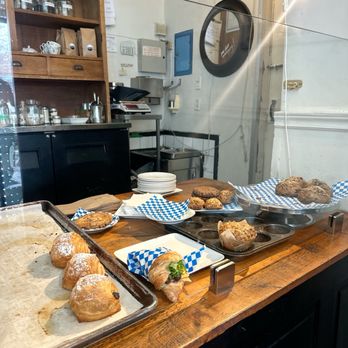 Ezra's Pound - Coffee & Tea Near Me - Toronto, Ontario Ezra's Pound - Coffee & Tea Near Me - Toronto, Ontario