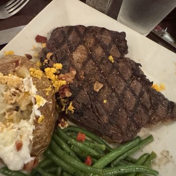 D H Lescombes Winery & Bistro - New York Strip - Wineries Near Me - Albuquerque, New Mexico
