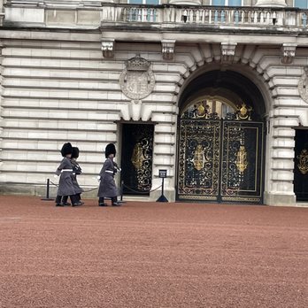 Buckingham Palace - Landmarks & Historical Buildings Near Me - London, XGL