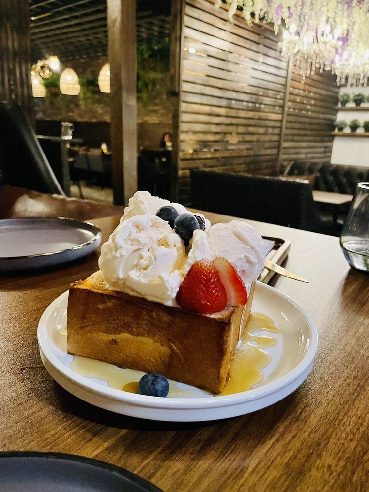 The Patio Wine Garden, Las Vegas Roadtrippers