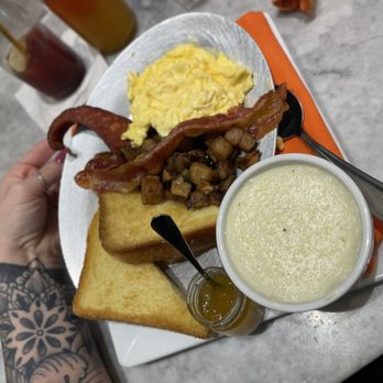 Mango Mangeaux - Skillet - New American Near Me - Hampton, Virginia Mango Mangeaux - Skillet - New American Near Me - Hampton, Virginia