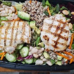 Vegan Cobb salad with chicken- the vegan cob has better toppings than any other salad Vegan Cobb salad with chicken- the vegan cob has better toppings than any other salad