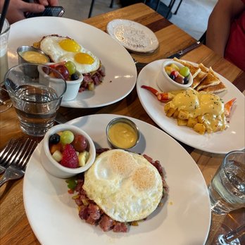 Tiburon Tavern - Breakfast hash - Breakfast & Brunch Near Me - Tiburon, California Tiburon Tavern - Breakfast hash - Breakfast & Brunch Near Me - Tiburon, California