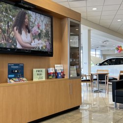 AutoNation Ford Scottsdale - Waiting area, one of them at least