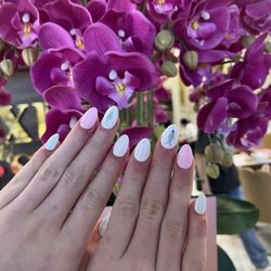 Deluxe Nail Salon