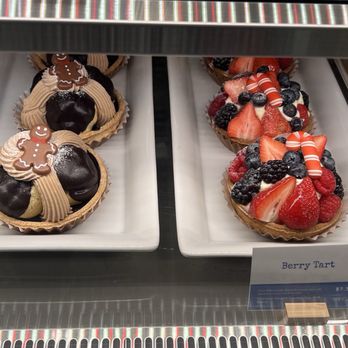 Paris Baguette - Bakeries Near Me - Arcadia, California
