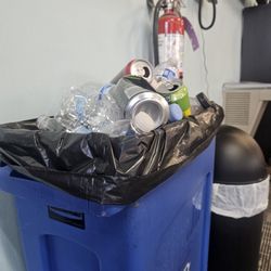 Anytime Fitness - Trash always overflowing