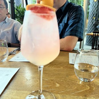 Vinoteca Kings Cross - Pink Fritz - Wine Bars Near Me - London, XGL Vinoteca Kings Cross - Pink Fritz - Wine Bars Near Me - London, XGL