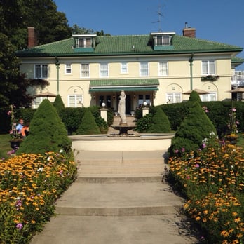 Belvedere Inn & Restaurant - Back patio - Hotels Near Me - Saugatuck, Michigan Belvedere Inn & Restaurant - Back patio - Hotels Near Me - Saugatuck, Michigan