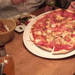 Fink's Restaurant - Eine riesengroße leckere Pizza