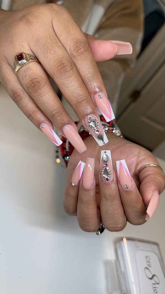 CORA’S GLOSS GLOW NAIL SALON Updated October 2024 12A Noble St