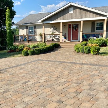 Outdoor Spaces - Paver driveway and entry - Landscape Architects or Designers Near Me - Lexington, Kentucky
