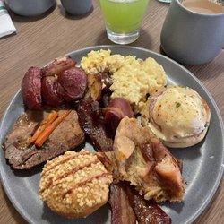 Harrisons - Breakfast buffet selections - eggs Benedict was overcooked, poor flavor