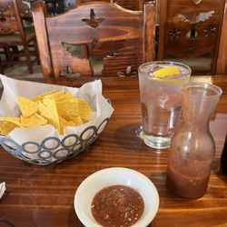 La Fogata Mexican Restaurant - Chips and salsa