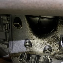 Oil leak caused by use of wrong washer Oil leak caused by use of wrong washer